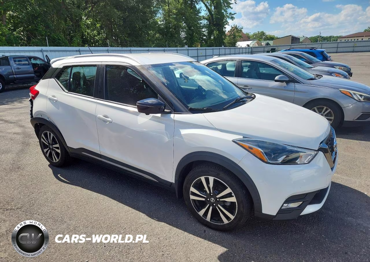 2019 Nissan Kicks Sr VIN:3N1CP5CU0KL559058 - 4
