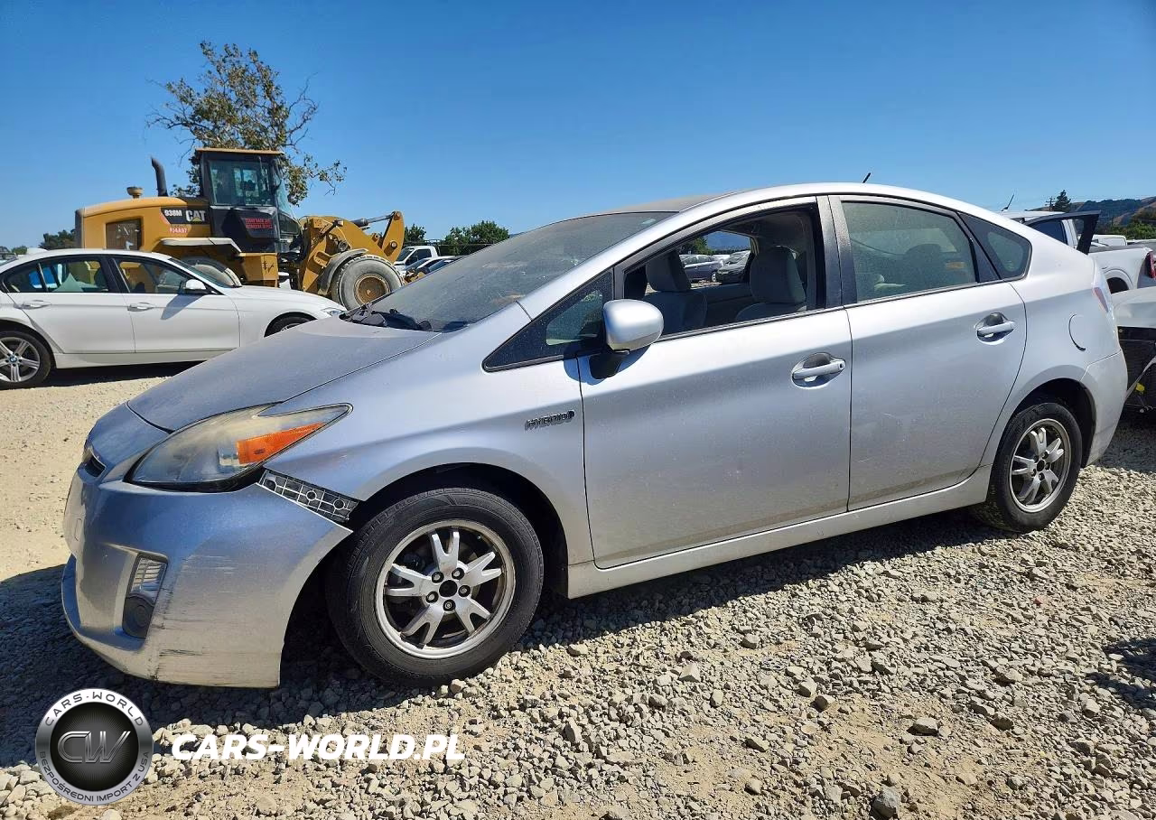 2014 Toyota Prius Two – zdjęcie 1 z 12