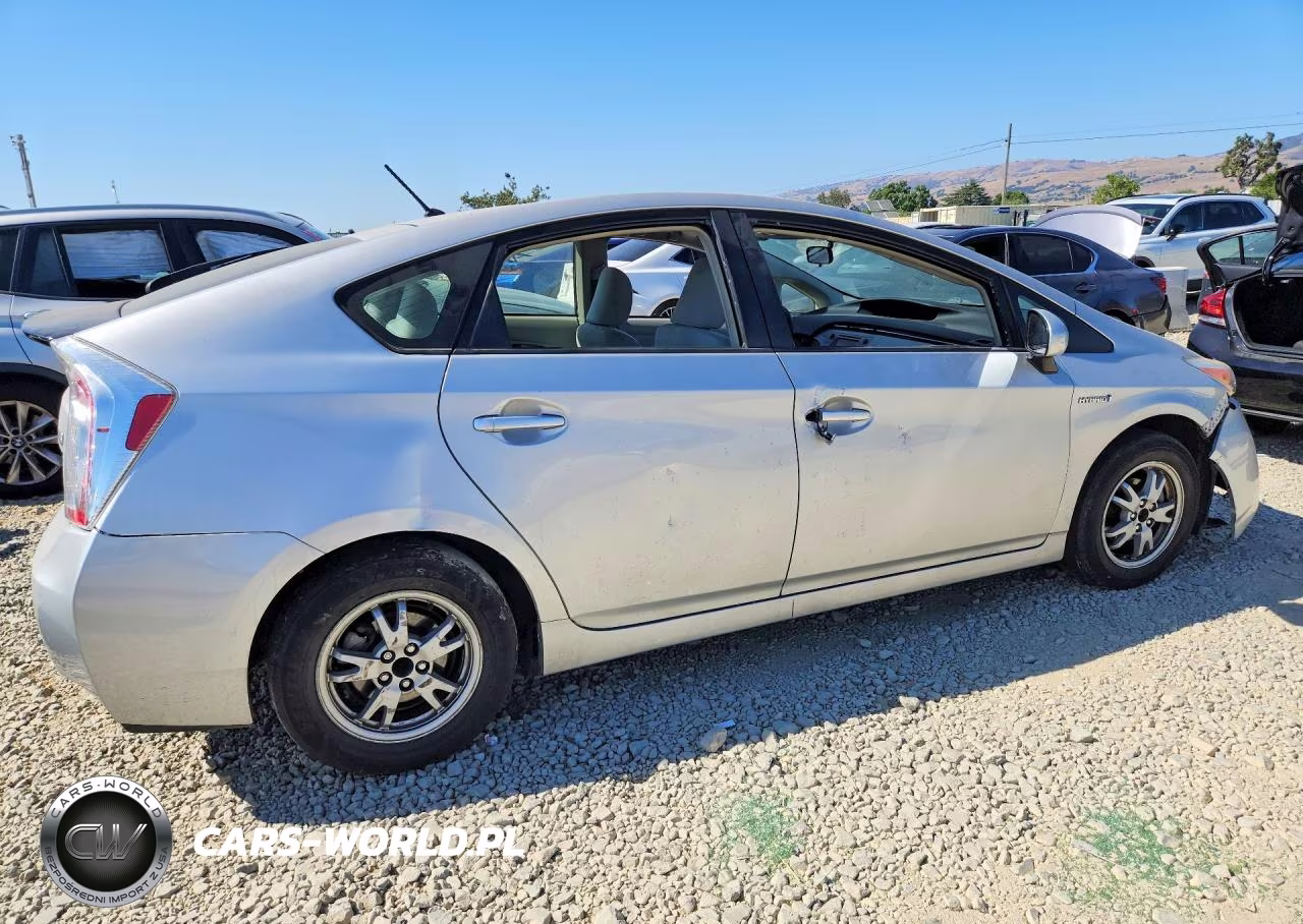 2014 Toyota Prius Two VIN:JTDKN3DU4E0363627 - 3