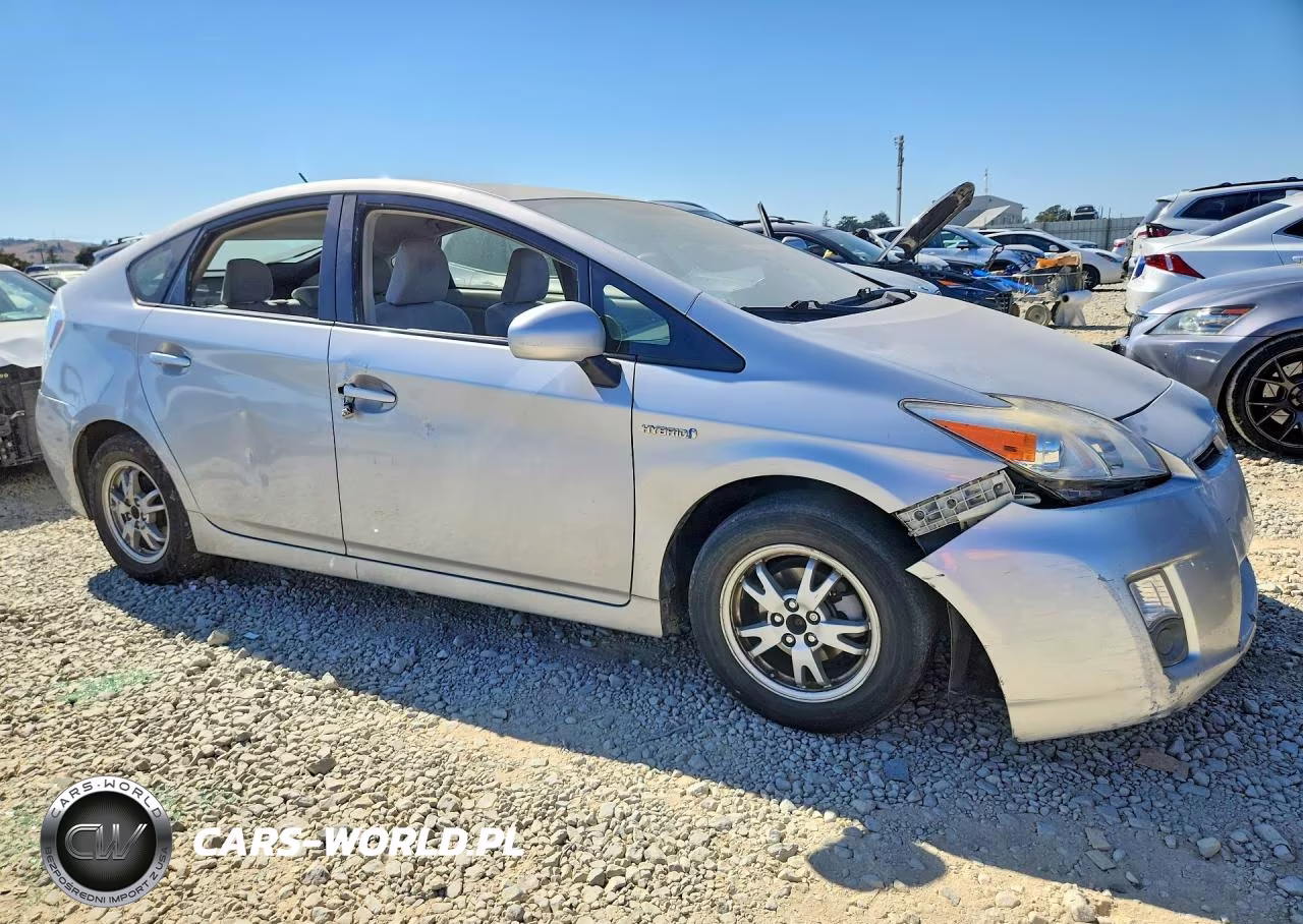 2014 Toyota Prius Two VIN:JTDKN3DU4E0363627 - 4