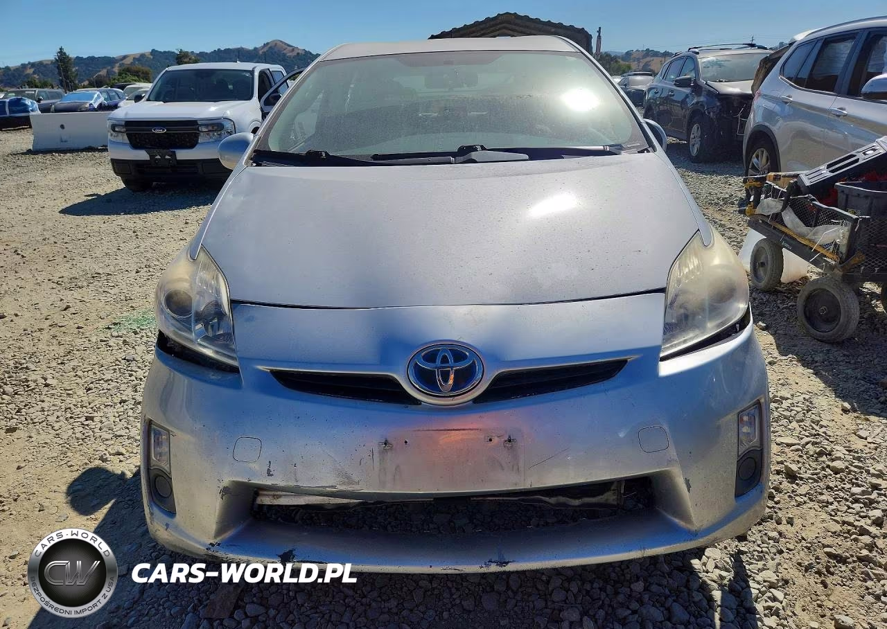 2014 Toyota Prius Two VIN:JTDKN3DU4E0363627 - 5