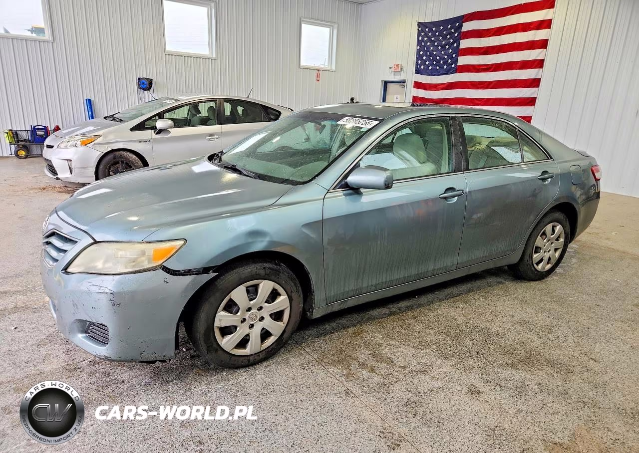 2011 Toyota Camry Le – zdjęcie 1 z 12