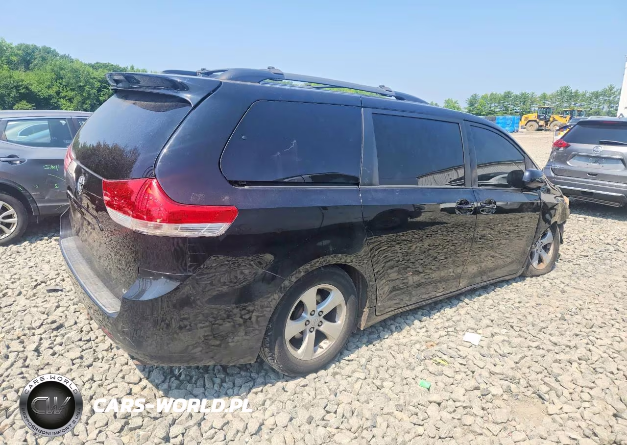 2011 Toyota Sienna Le VIN:5TDKK3DC5BS099584 - 3