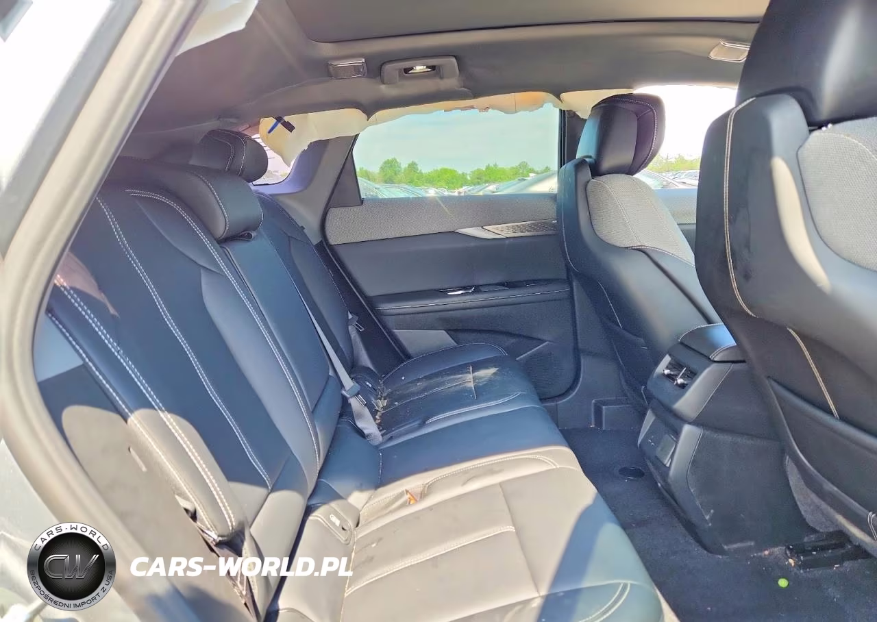 2025 Cadillac Optiq Sport VIN:3GYK3EMR2SS203810 - 11
