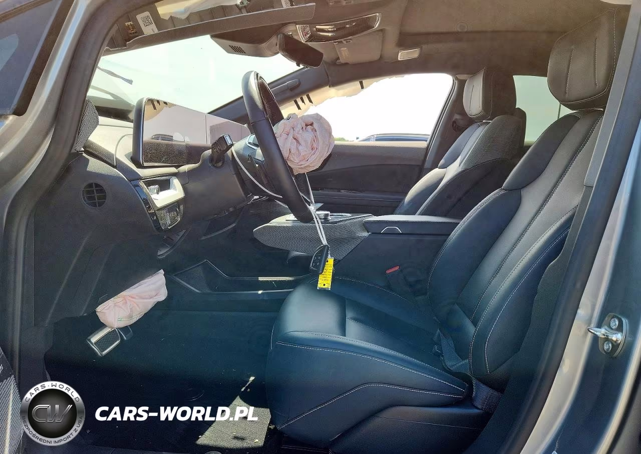 2025 Cadillac Optiq Sport VIN:3GYK3EMR2SS203810 - 7