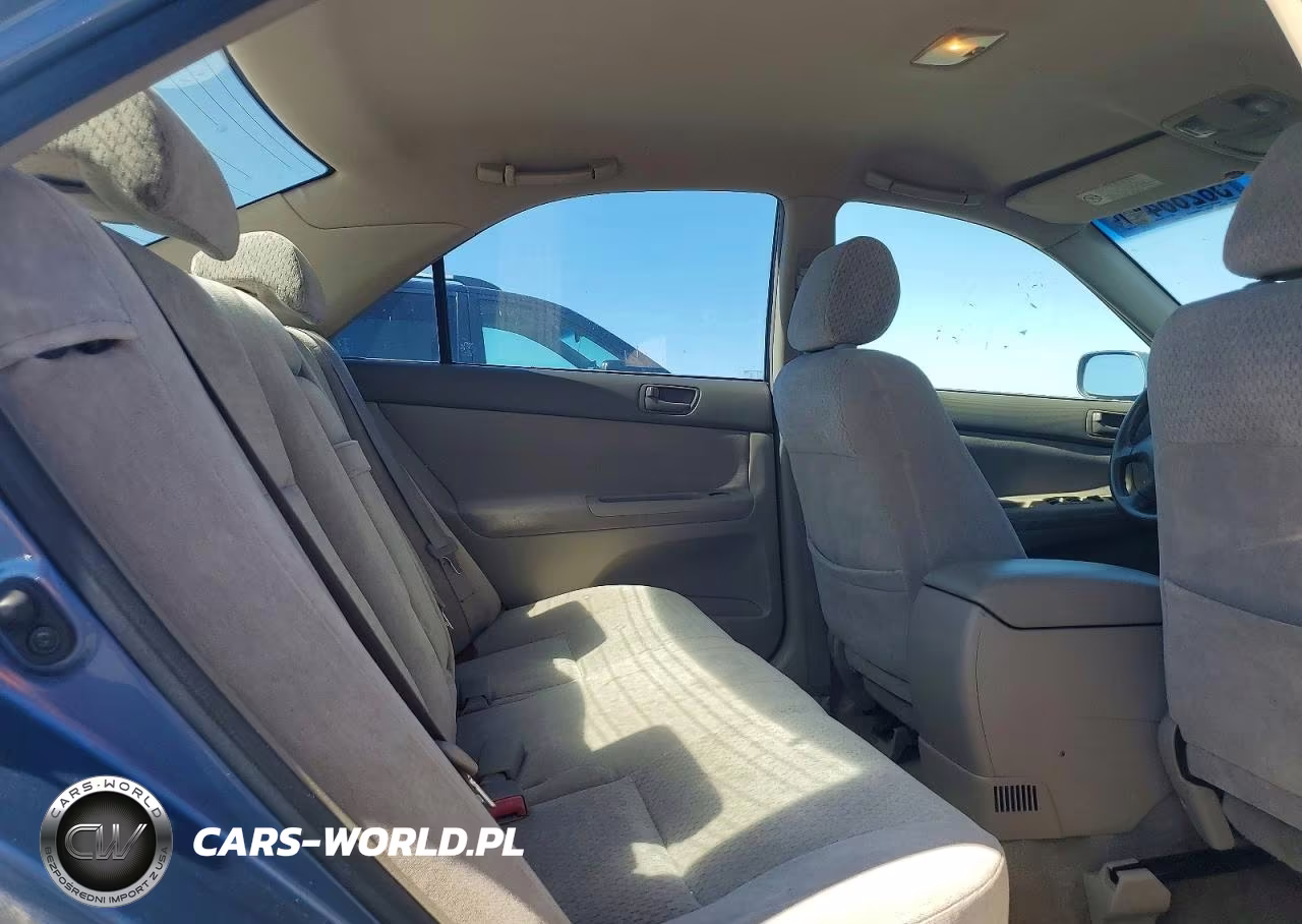 2002 Toyota Camry Le VIN:JTDBE32K020121995 - 10