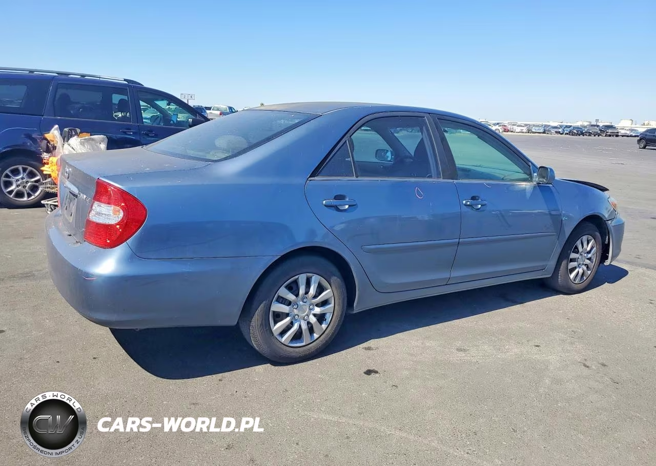2002 Toyota Camry Le VIN:JTDBE32K020121995 - 3