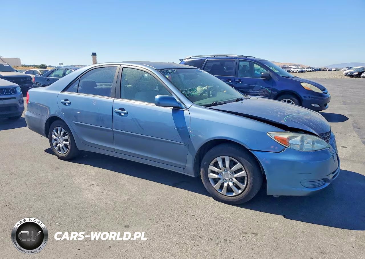 2002 Toyota Camry Le VIN:JTDBE32K020121995 - 4