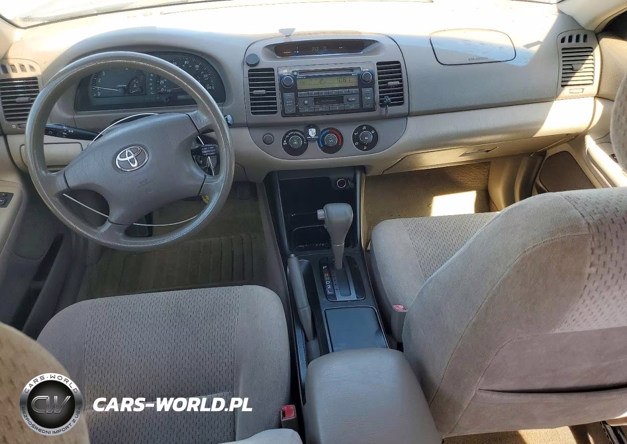 2002 Toyota Camry Le VIN:JTDBE32K020121995 - 8