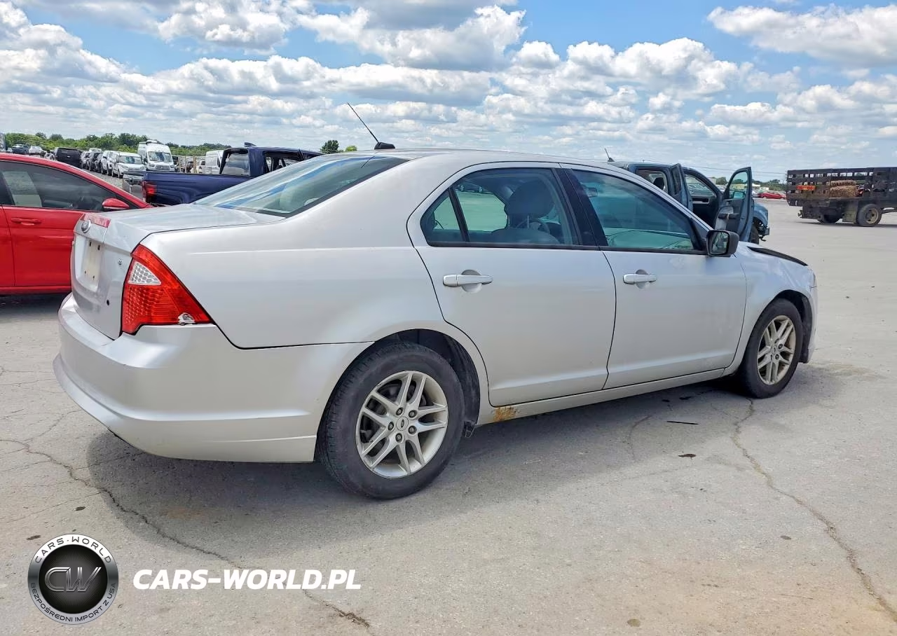 2011 Ford Fusion S VIN:3FAHP0GAXBR206822 - 3