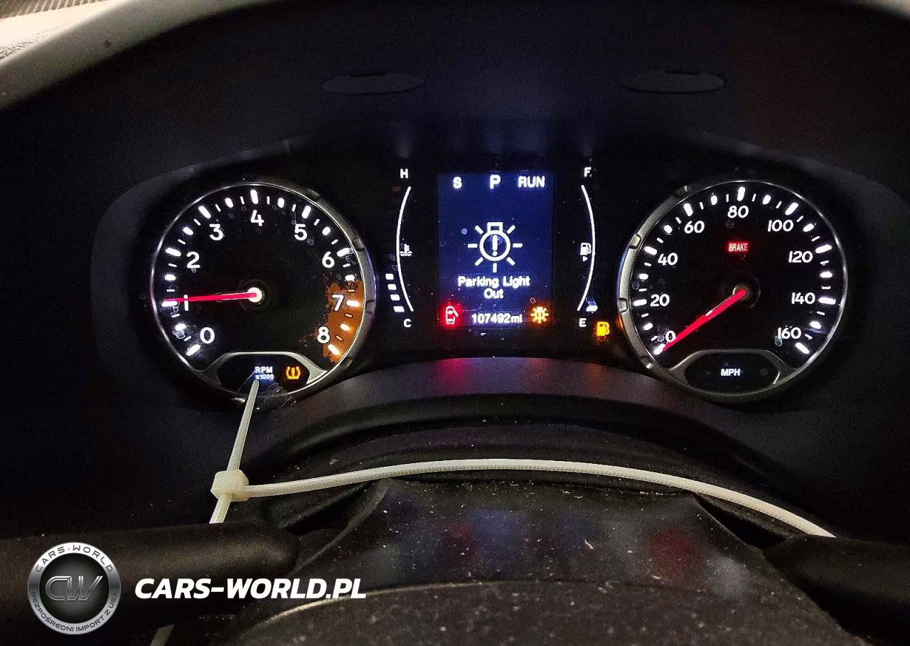 2018 Jeep Renegade Sport VIN:ZACCJAAB0JPG68375 - 9