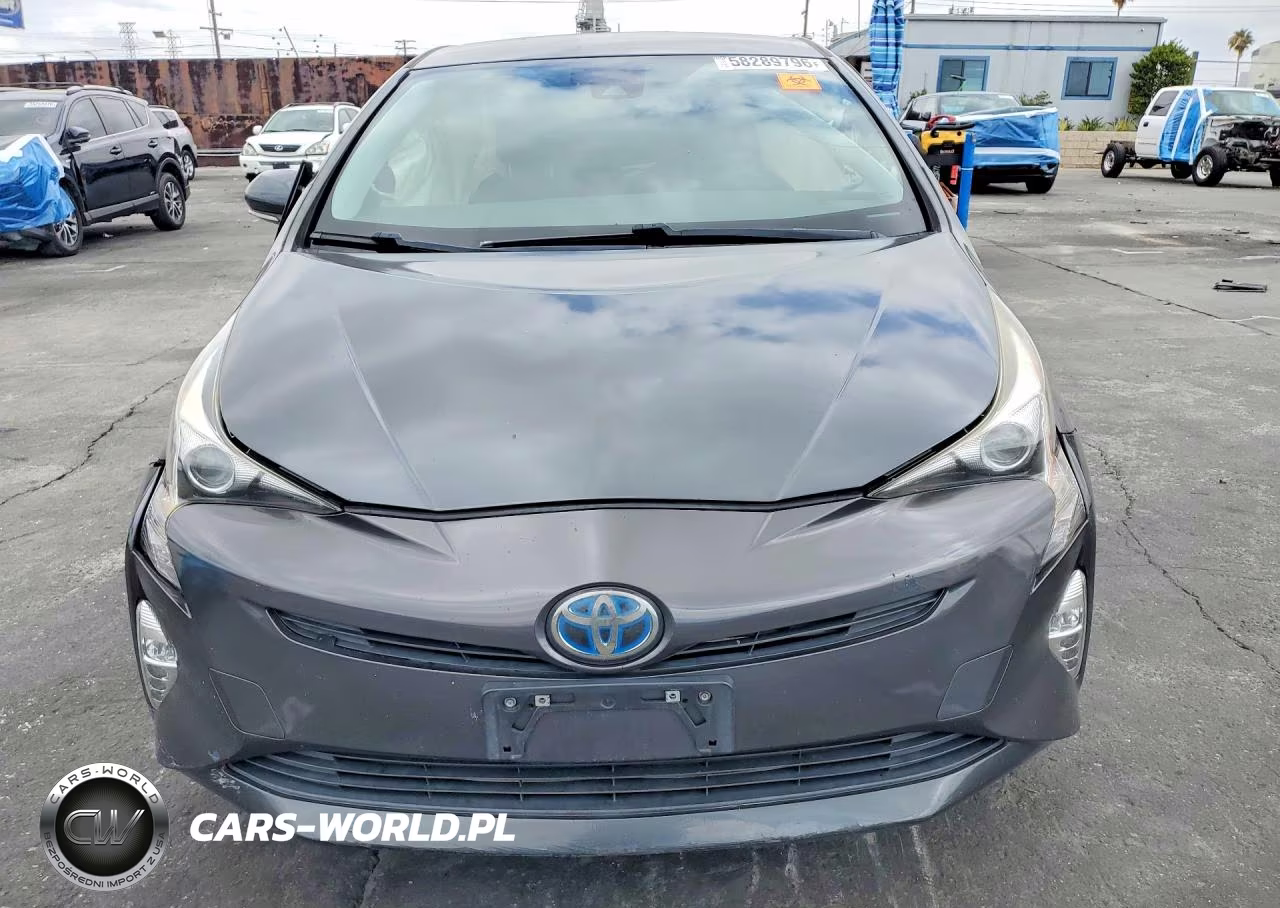2017 Toyota Prius Three Touring VIN:JTDKARFUXH3532791 - 5