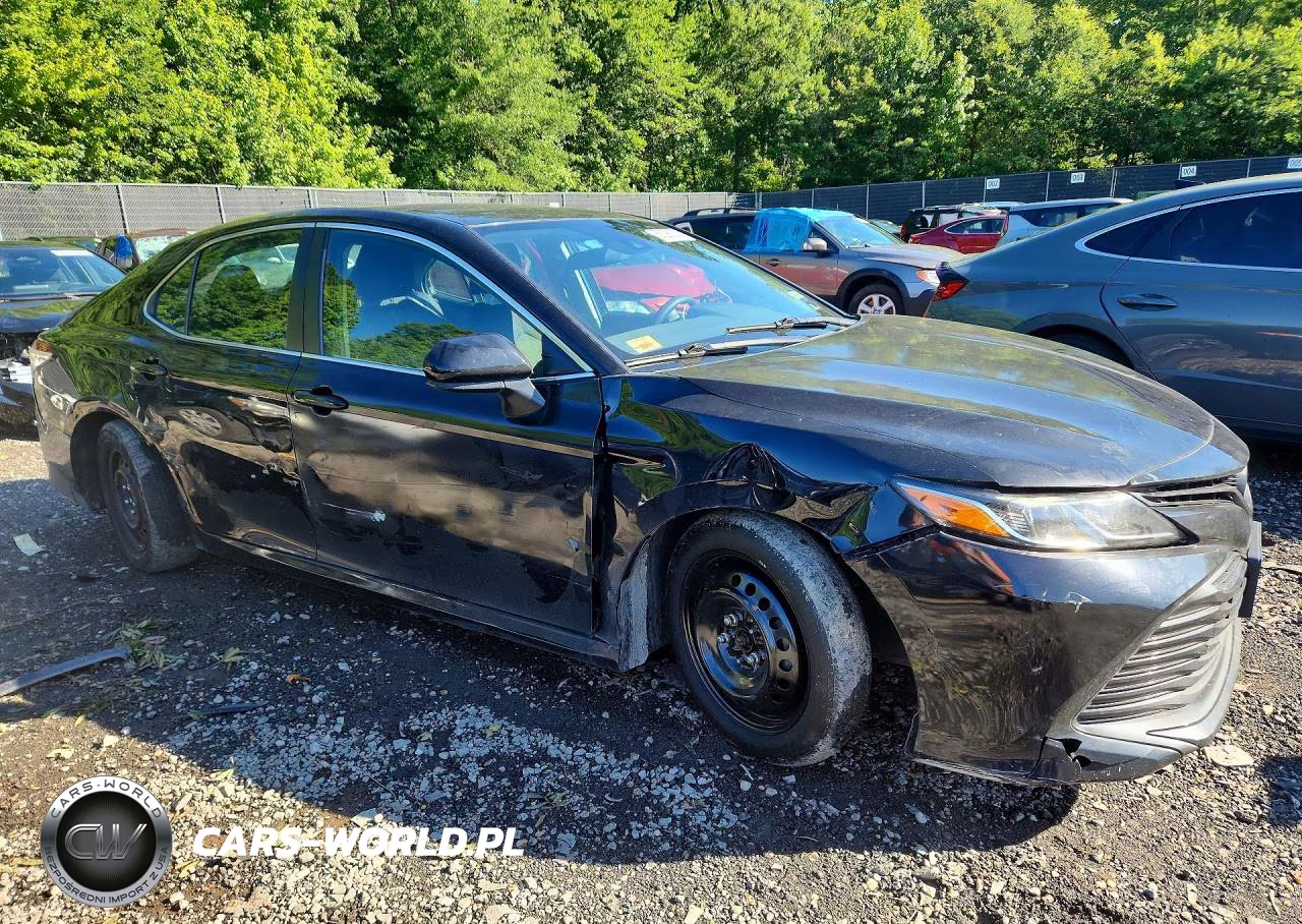 2019 Toyota Camry Le VIN:4T1B11HK5KU818056 - 4