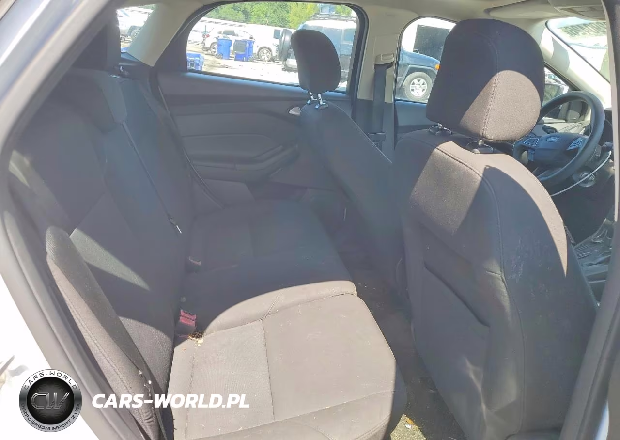 2016 Ford Focus Se VIN:1FADP3K28GL204346 - 10