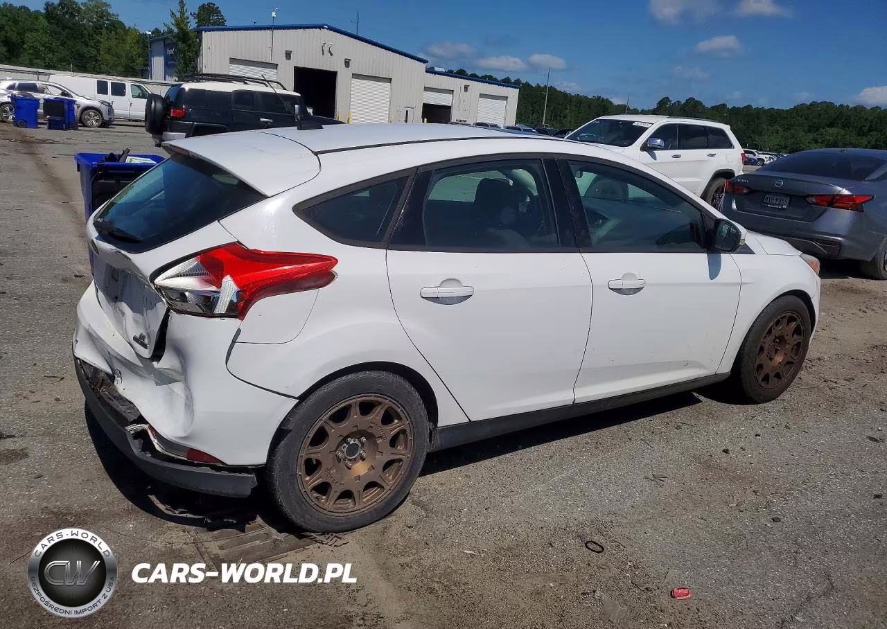 2016 Ford Focus Se VIN:1FADP3K28GL204346 - 3