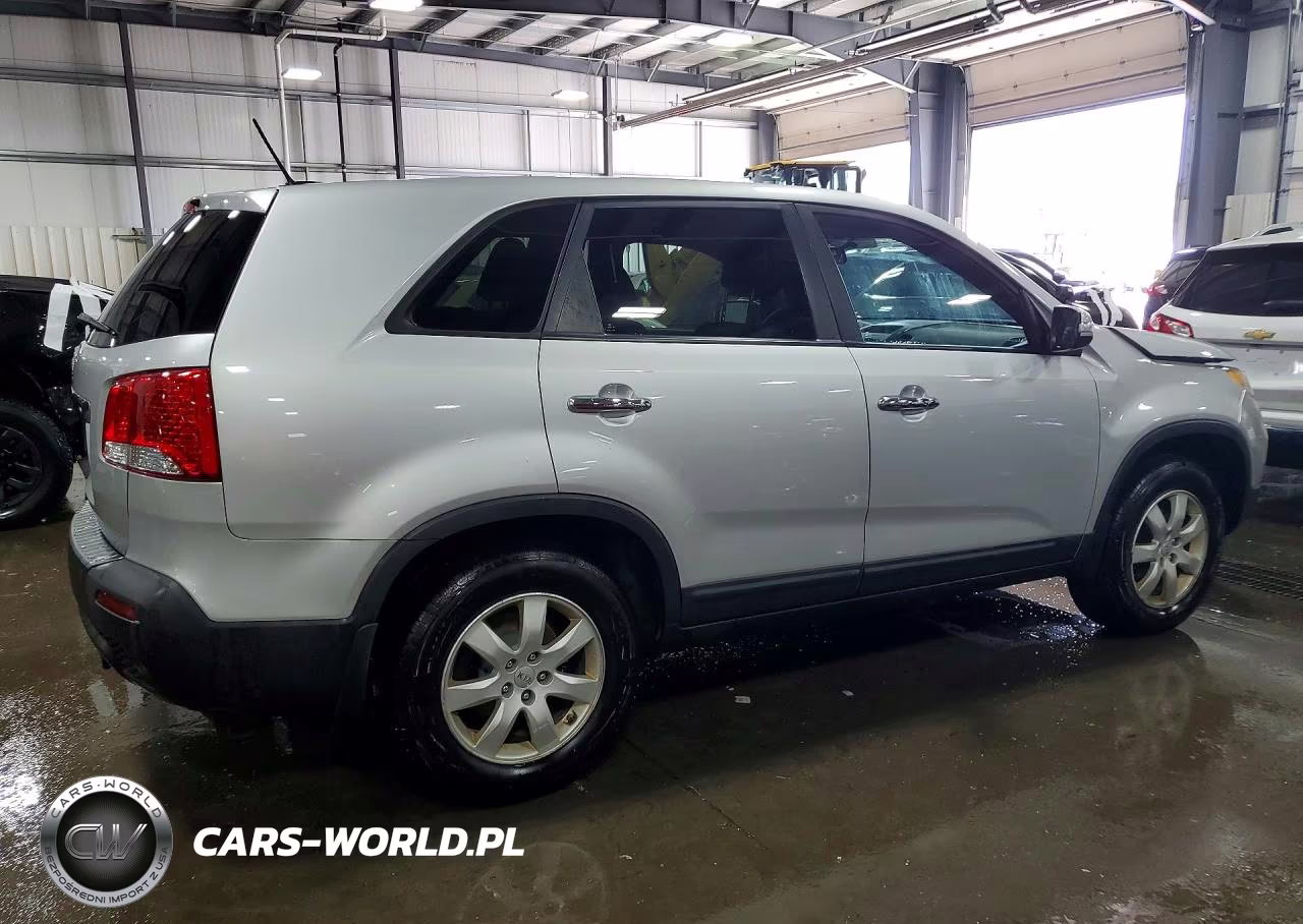 2012 Kia Sorento Lx VIN:5XYKT3A17CG246843 - 3