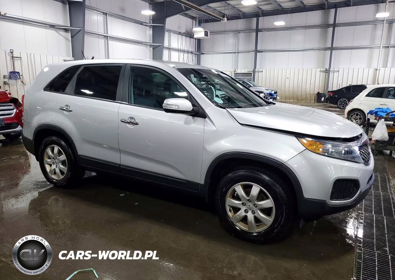 2012 Kia Sorento Lx VIN:5XYKT3A17CG246843 - 4