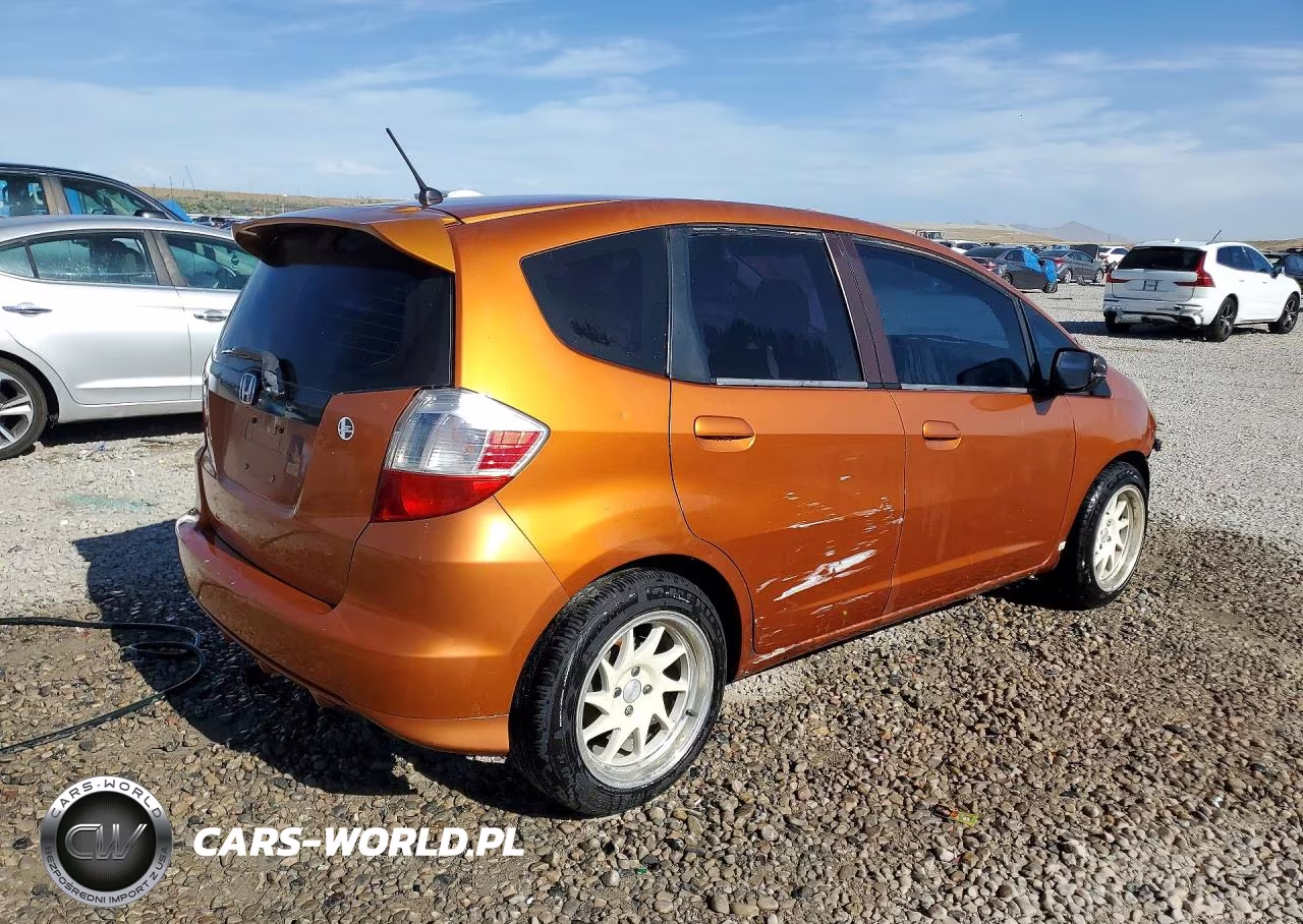 2011 Honda Fit Sport VIN:JHMGE8H67BC008300 - 3
