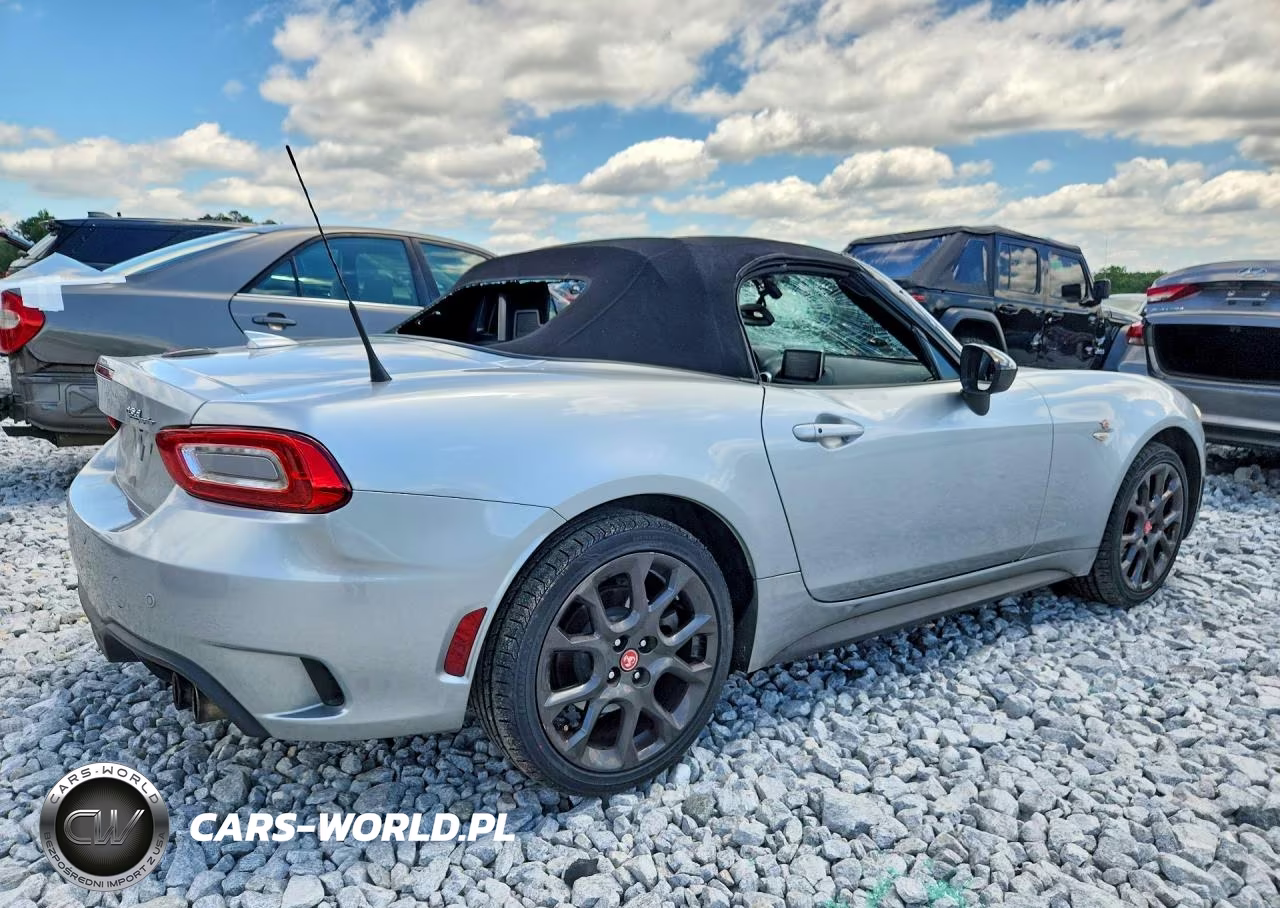 2018 Fiat 124 Spider Classica VIN:JC1NFAEK7J0136239 - 3