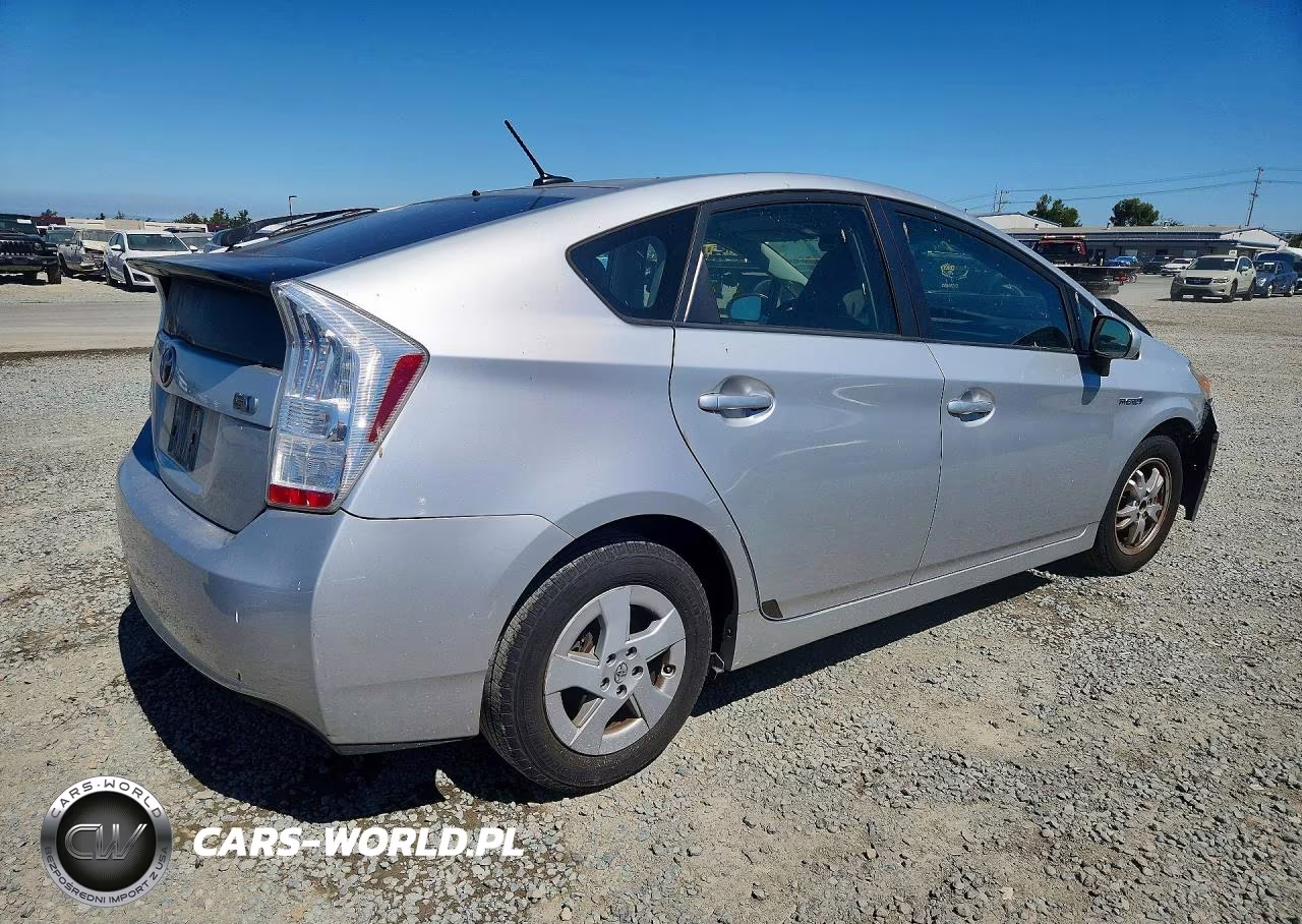 2011 Toyota Prius Three VIN:JTDKN3DU8B0318864 - 3
