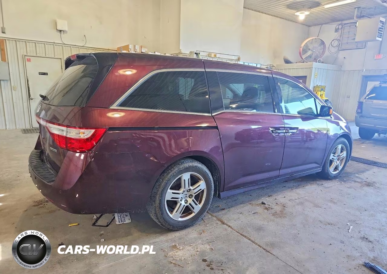 2013 Honda Odyssey Touring VIN:5FNRL5H96DB048740 - 3