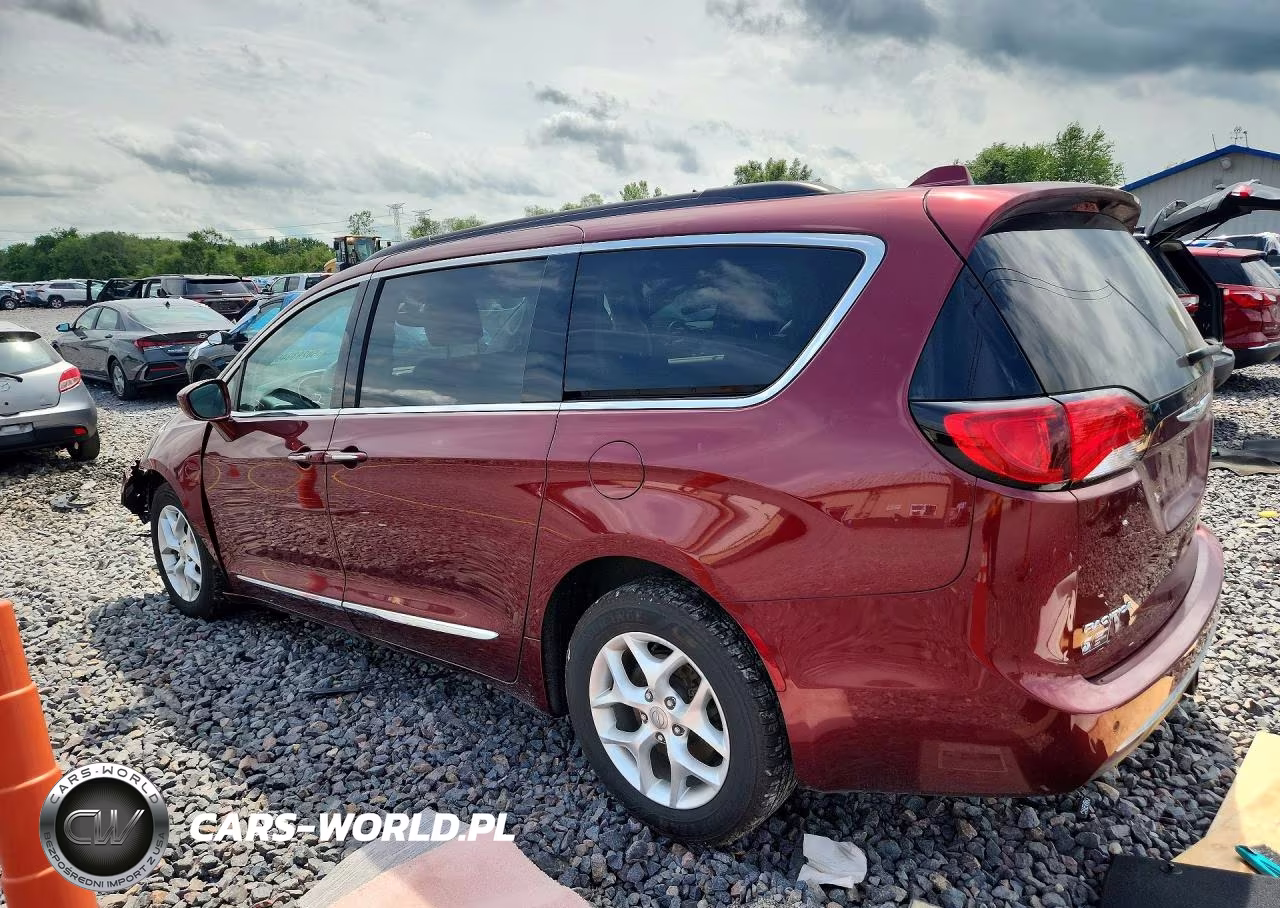 2017 Chrysler Pacifica Touring L VIN:2C4RC1BGXHR588120 - 2