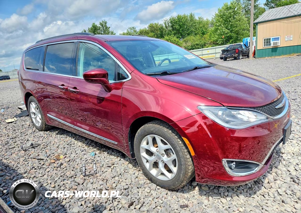 2017 Chrysler Pacifica Touring L VIN:2C4RC1BGXHR588120 - 4