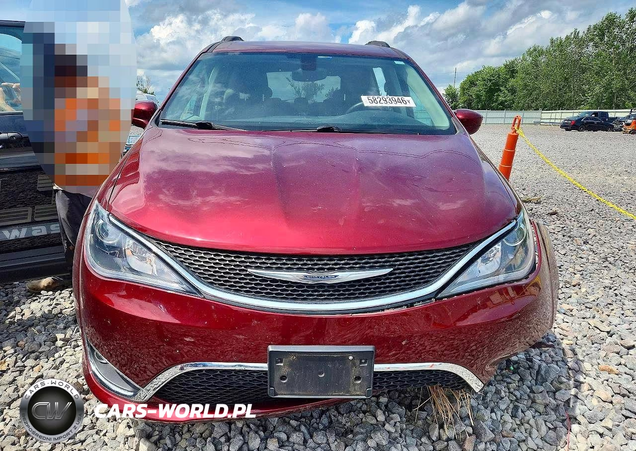 2017 Chrysler Pacifica Touring L VIN:2C4RC1BGXHR588120 - 5
