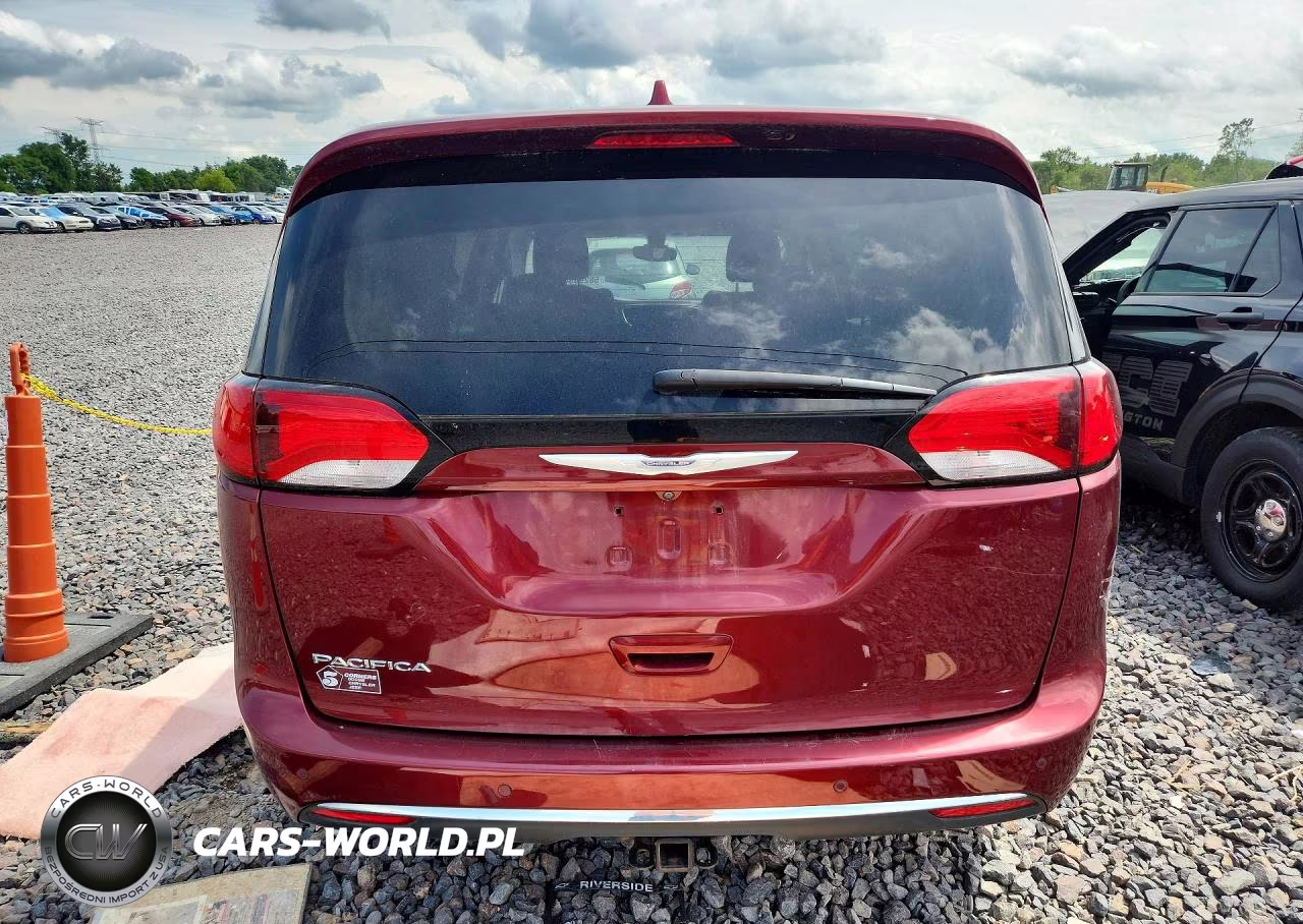 2017 Chrysler Pacifica Touring L VIN:2C4RC1BGXHR588120 - 6
