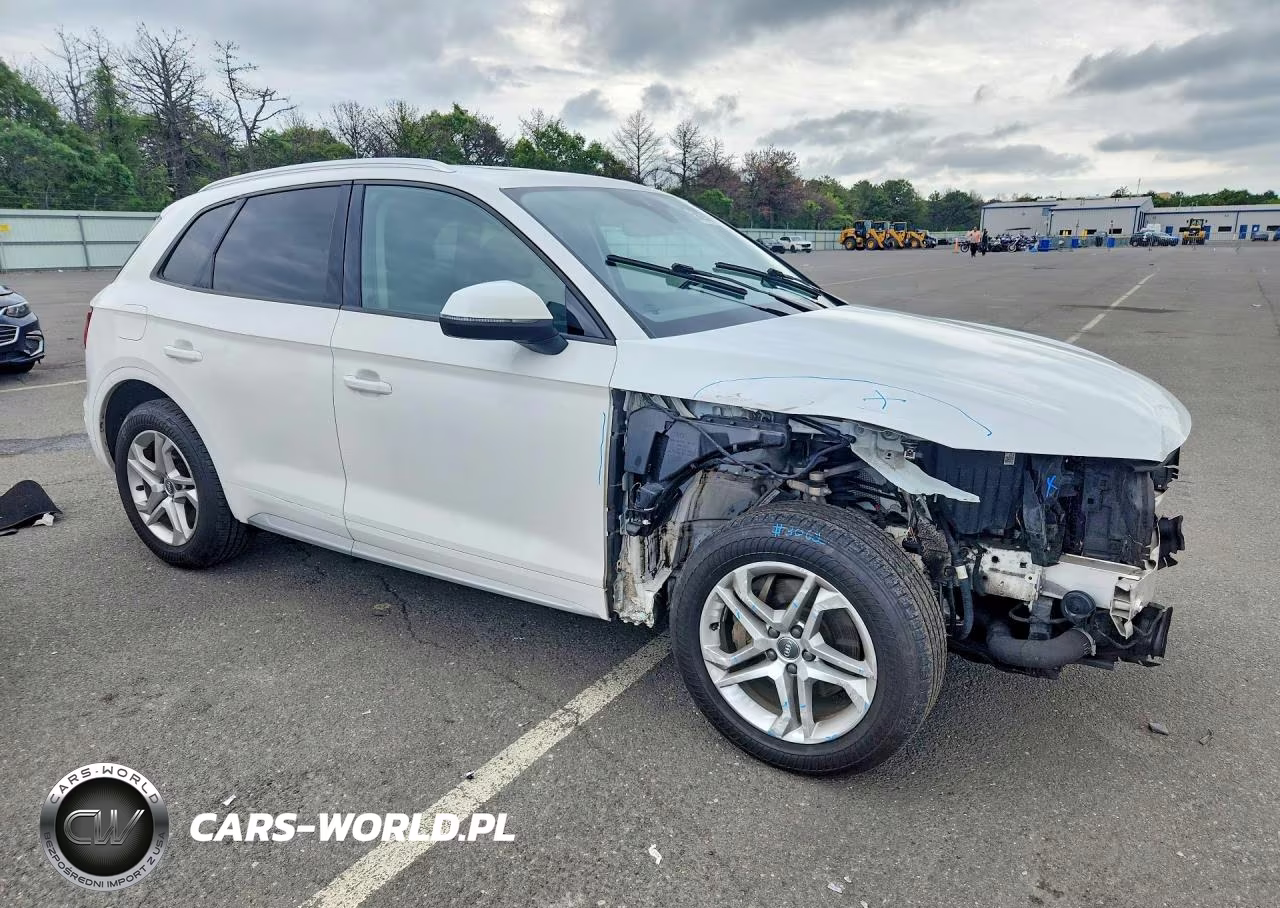 2018 Audi Q5 Premium VIN:WA1ANAFY6J2156942 - 4