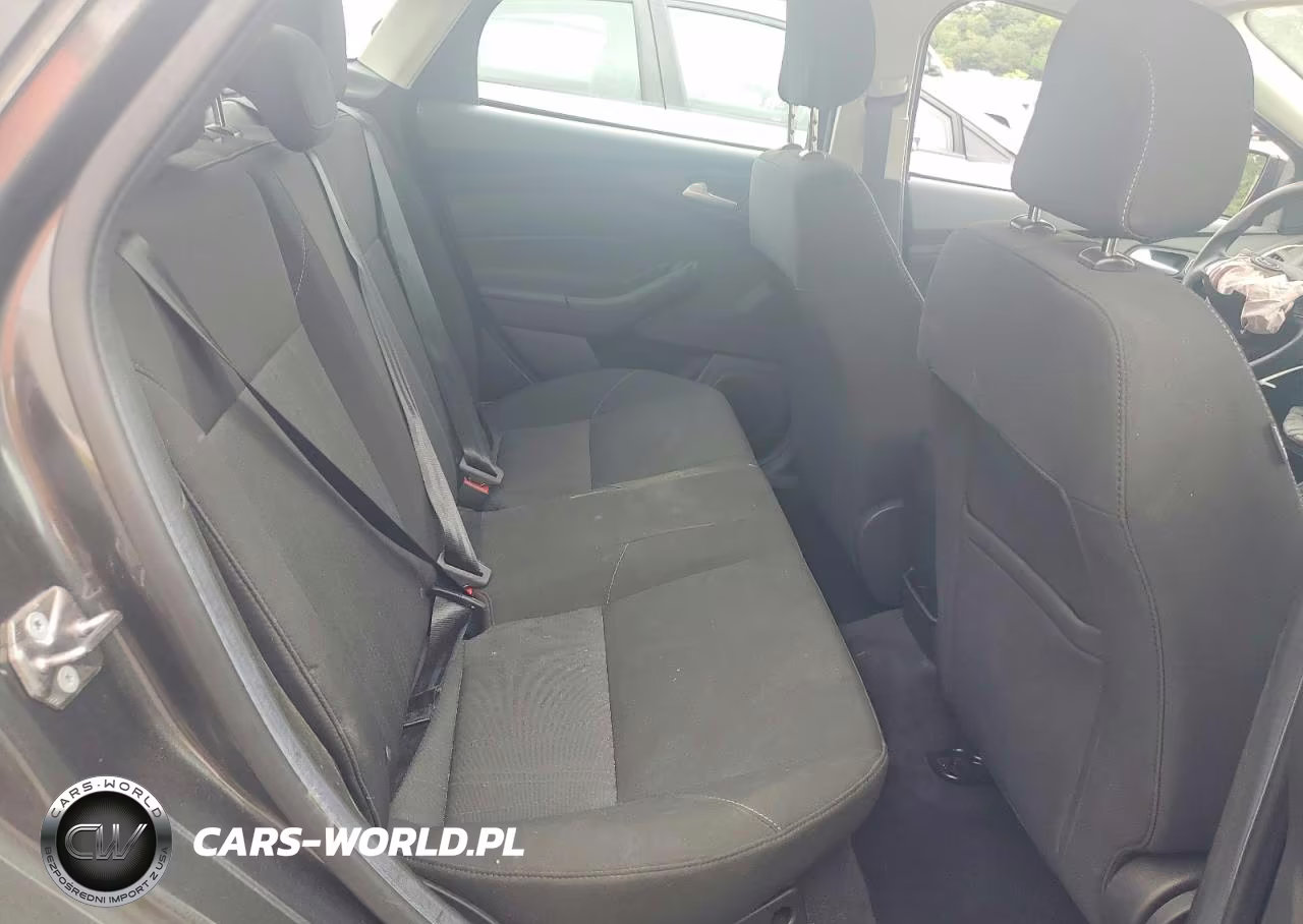 2018 Ford Focus Se VIN:1FADP3F25JL213779 - 10