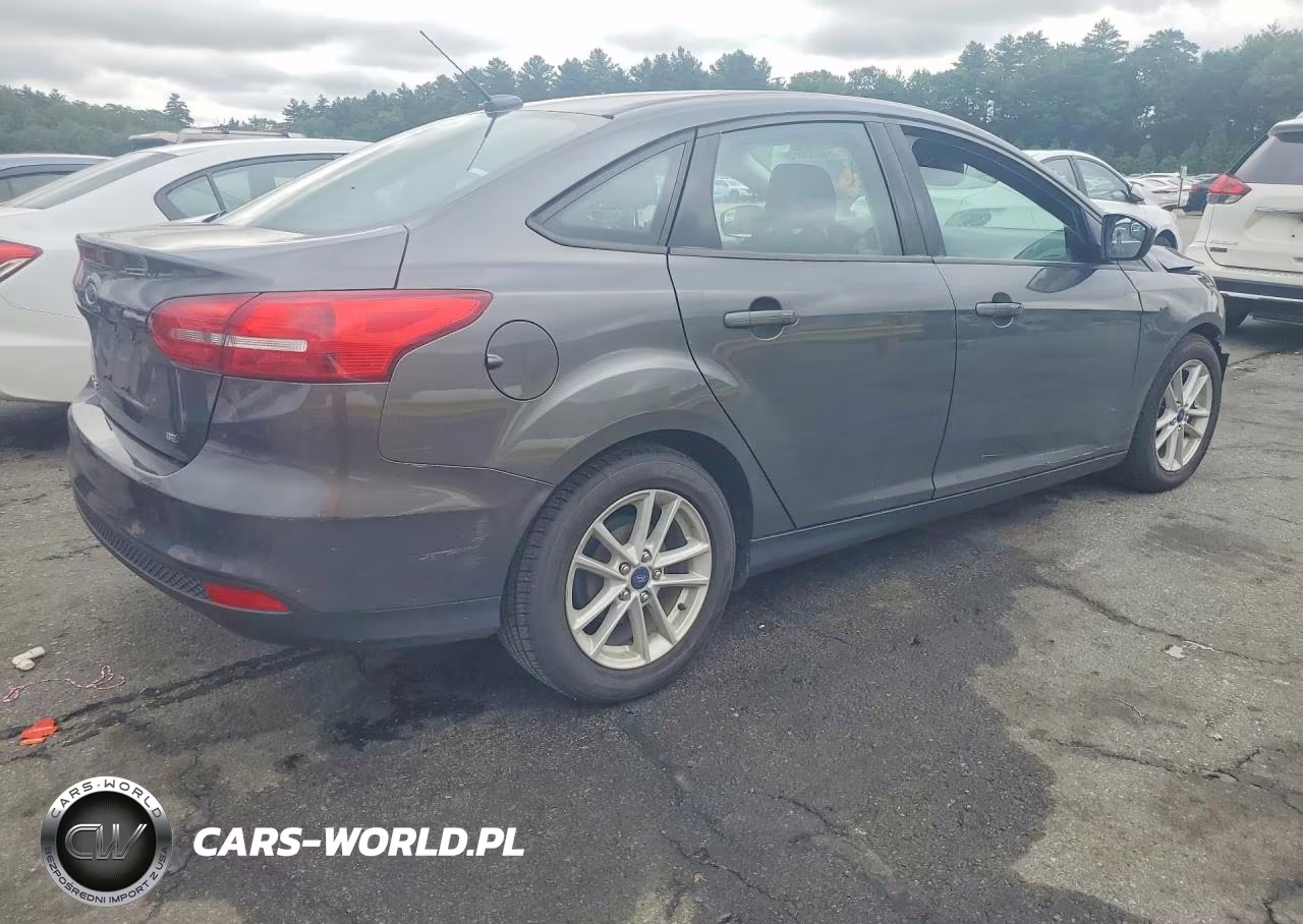 2018 Ford Focus Se VIN:1FADP3F25JL213779 - 3
