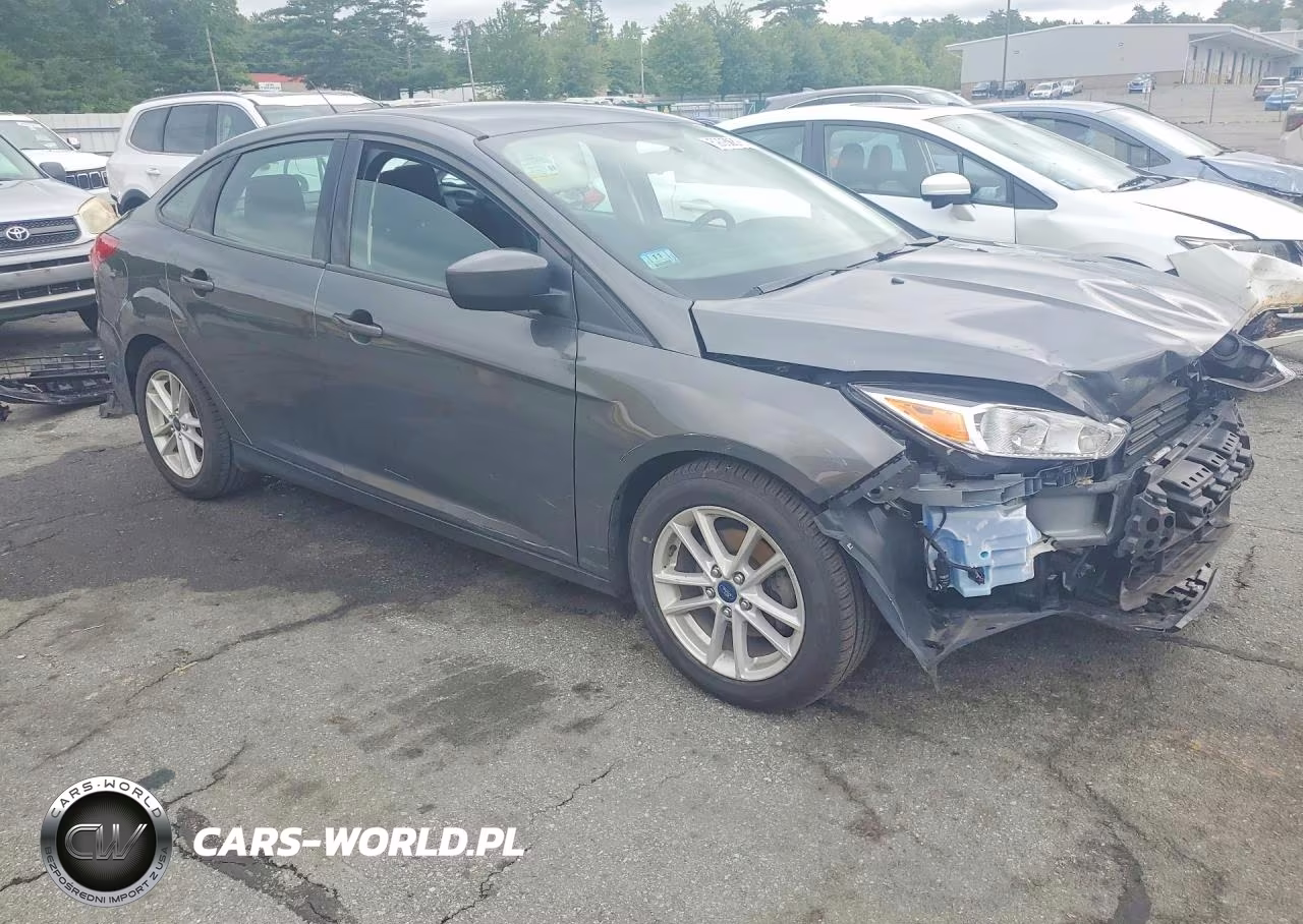 2018 Ford Focus Se VIN:1FADP3F25JL213779 - 4