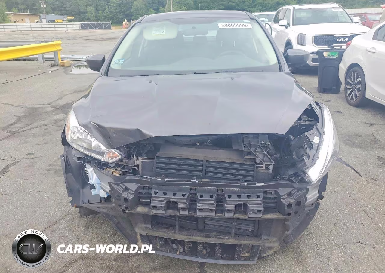 2018 Ford Focus Se VIN:1FADP3F25JL213779 - 5