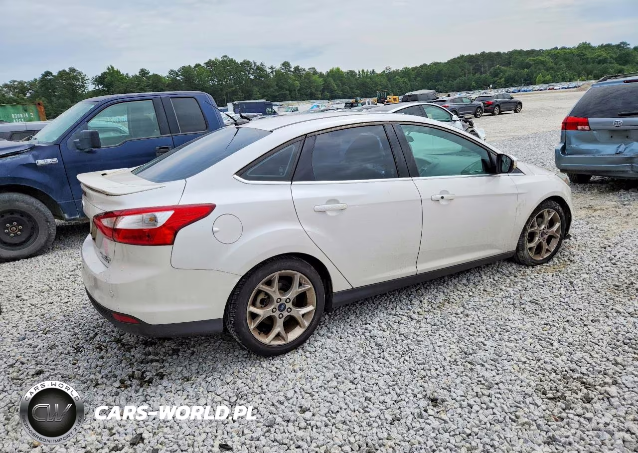 2014 Ford Focus Titanium VIN:1FADP3J25EL292027 - 3