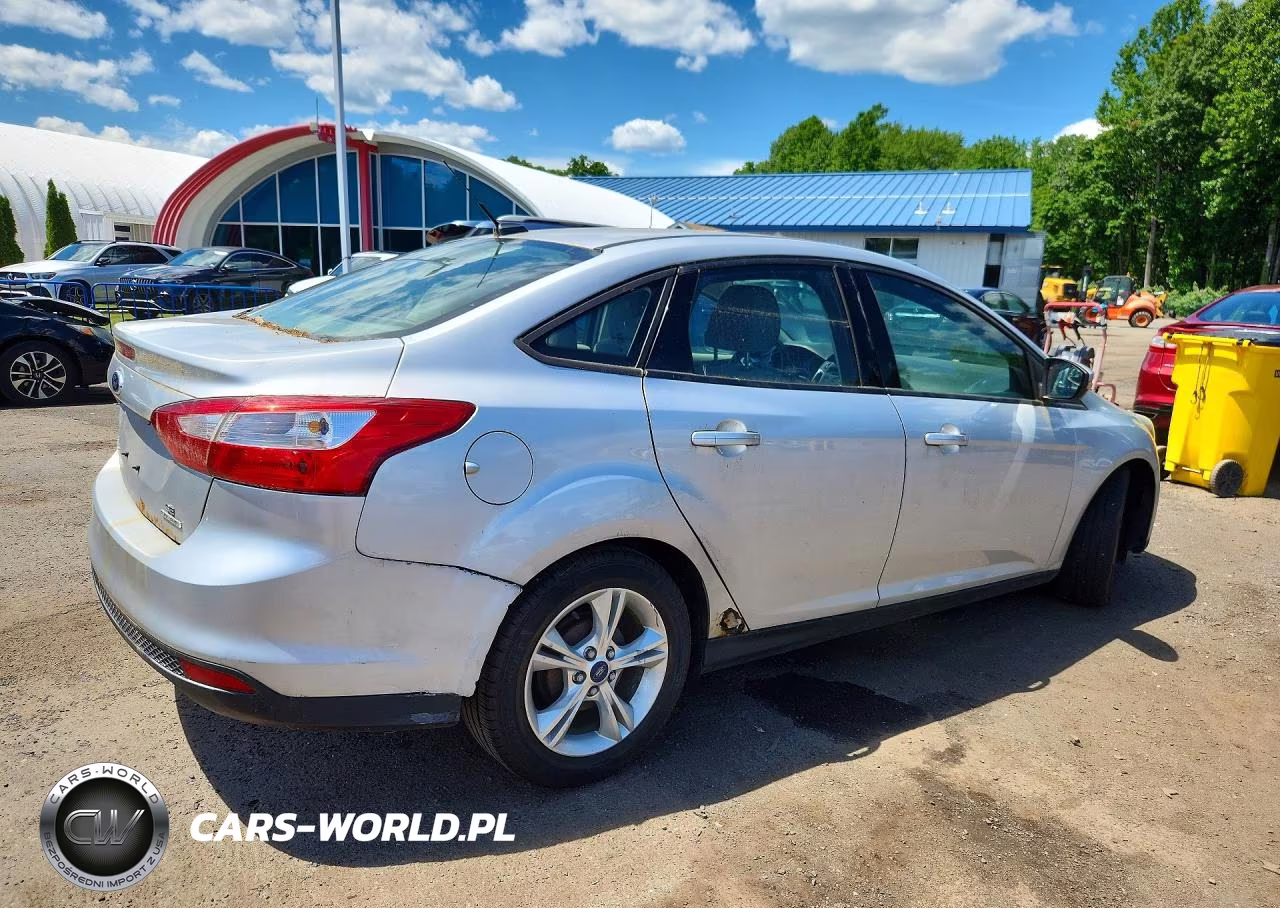 2014 Ford Focus Se VIN:1FADP3F26EL304808 - 3