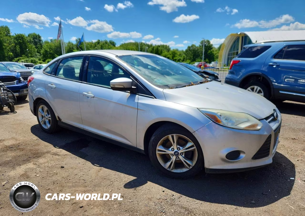 2014 Ford Focus Se VIN:1FADP3F26EL304808 - 4