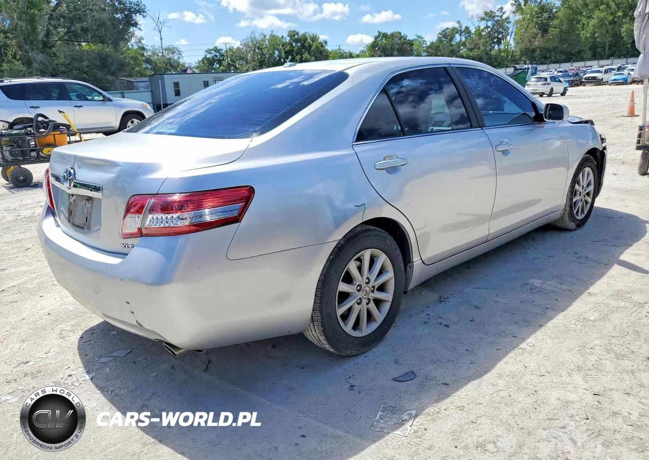 2010 Toyota Camry Xle VIN:4T4BF3EK9AR030452 - 3