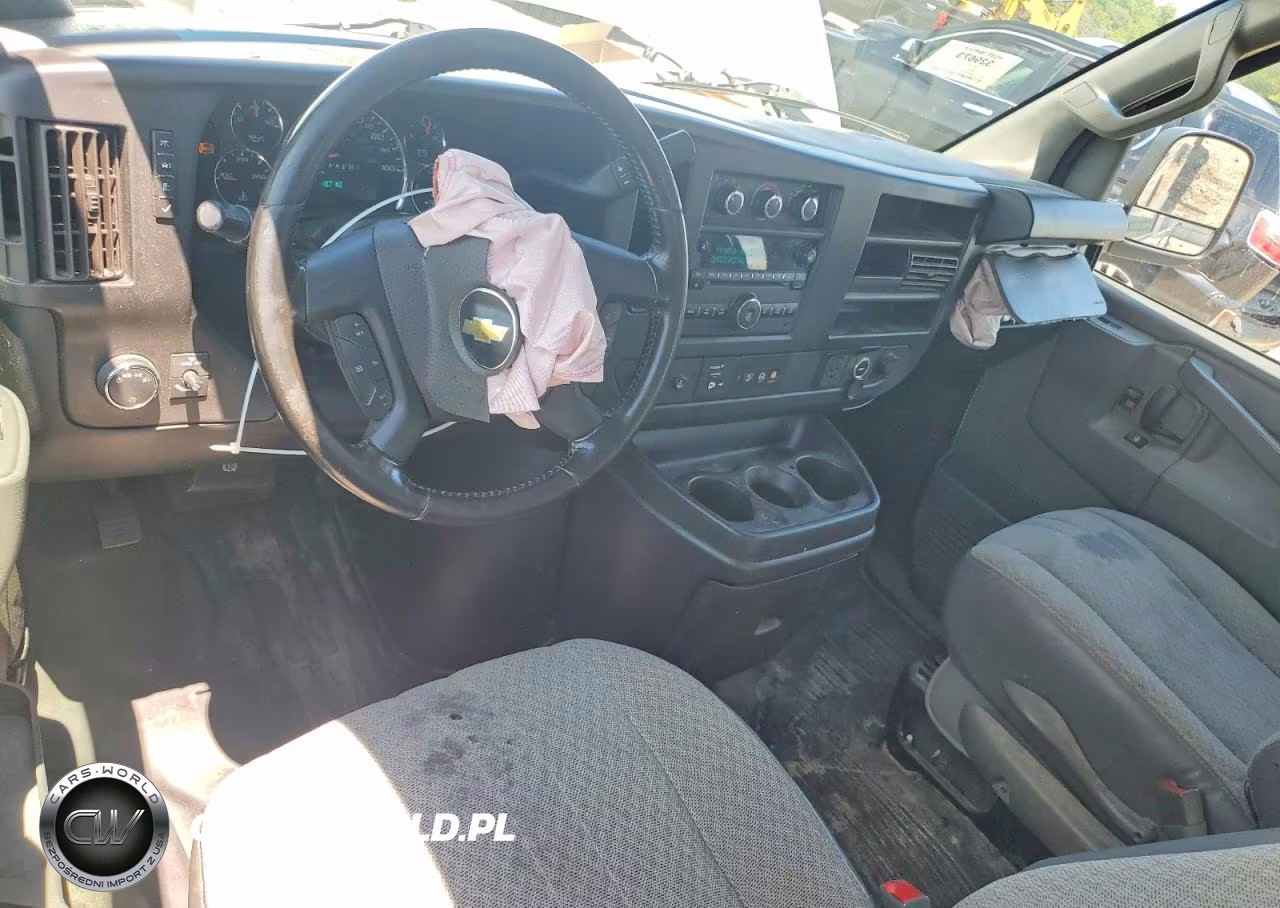 2020 Chevrolet Express G2500 VIN:1GCWGBFG2L1155699 - 8
