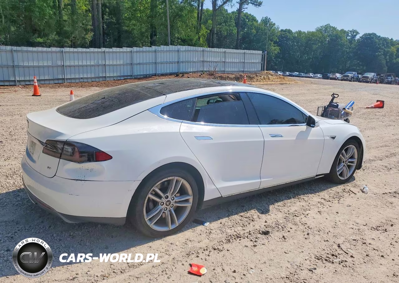 2013 Tesla Model S VIN:5YJSA1AC0DFP10947 - 3