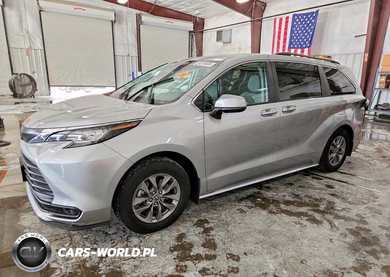 2022 Toyota Sienna Le – zdjęcie 1 z 13