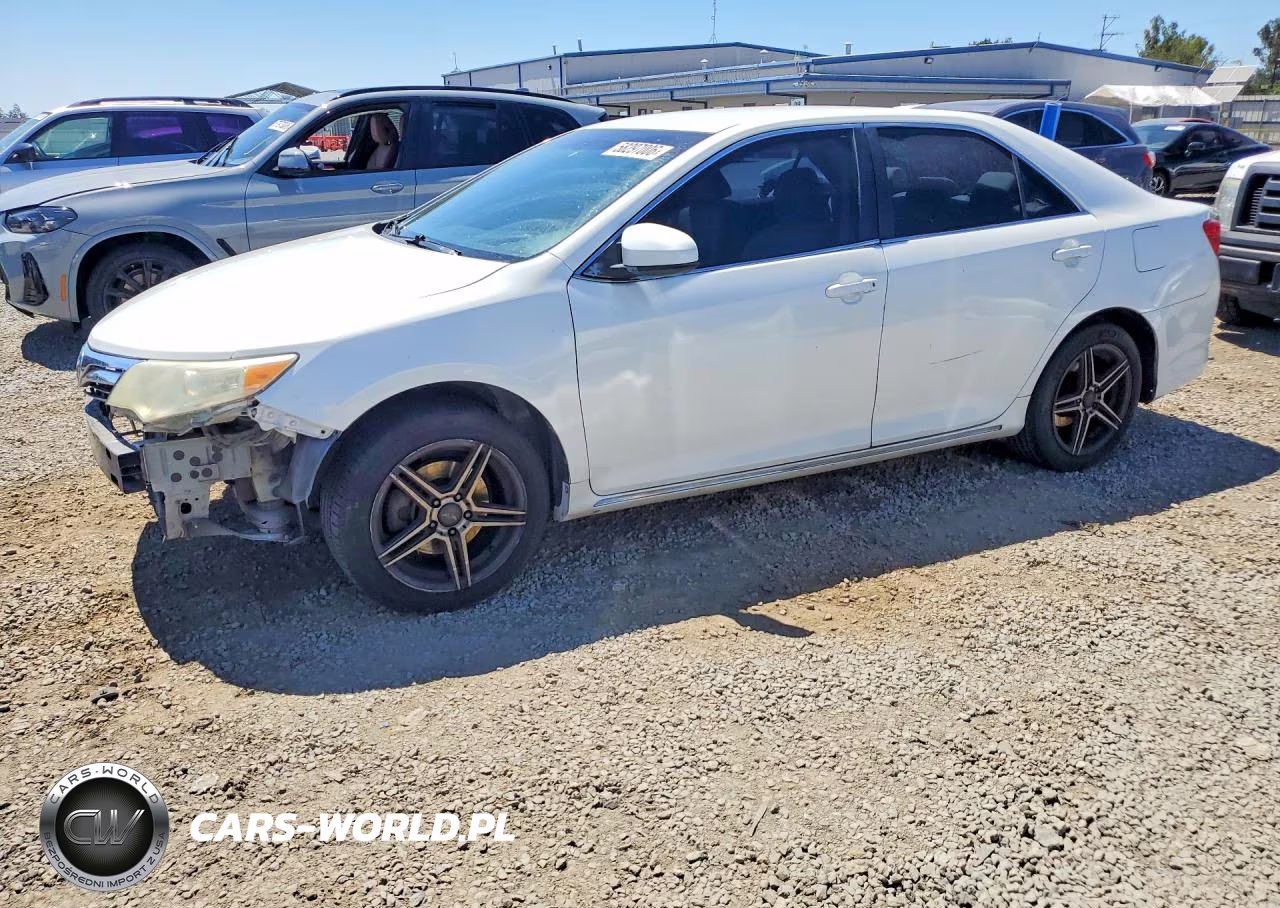 2012 Toyota Camry Le – zdjęcie 1 z 13