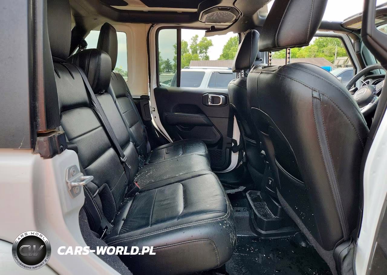 2018 Jeep Wrangler Unlimited Sahara VIN:1C4HJXEN7JW328690 - 10