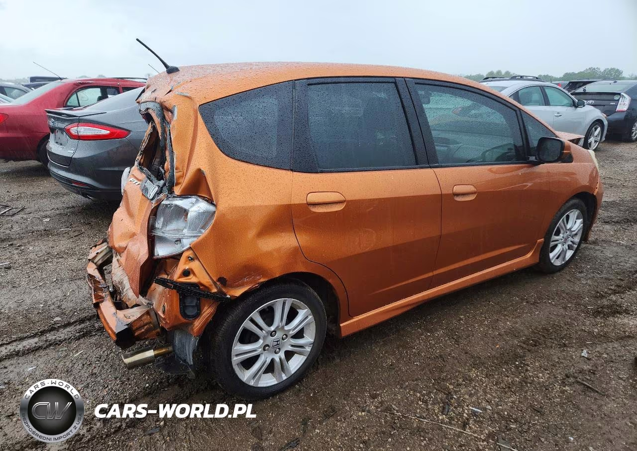 2010 Honda Fit Sport VIN:JHMGE8H49AS006308 - 3