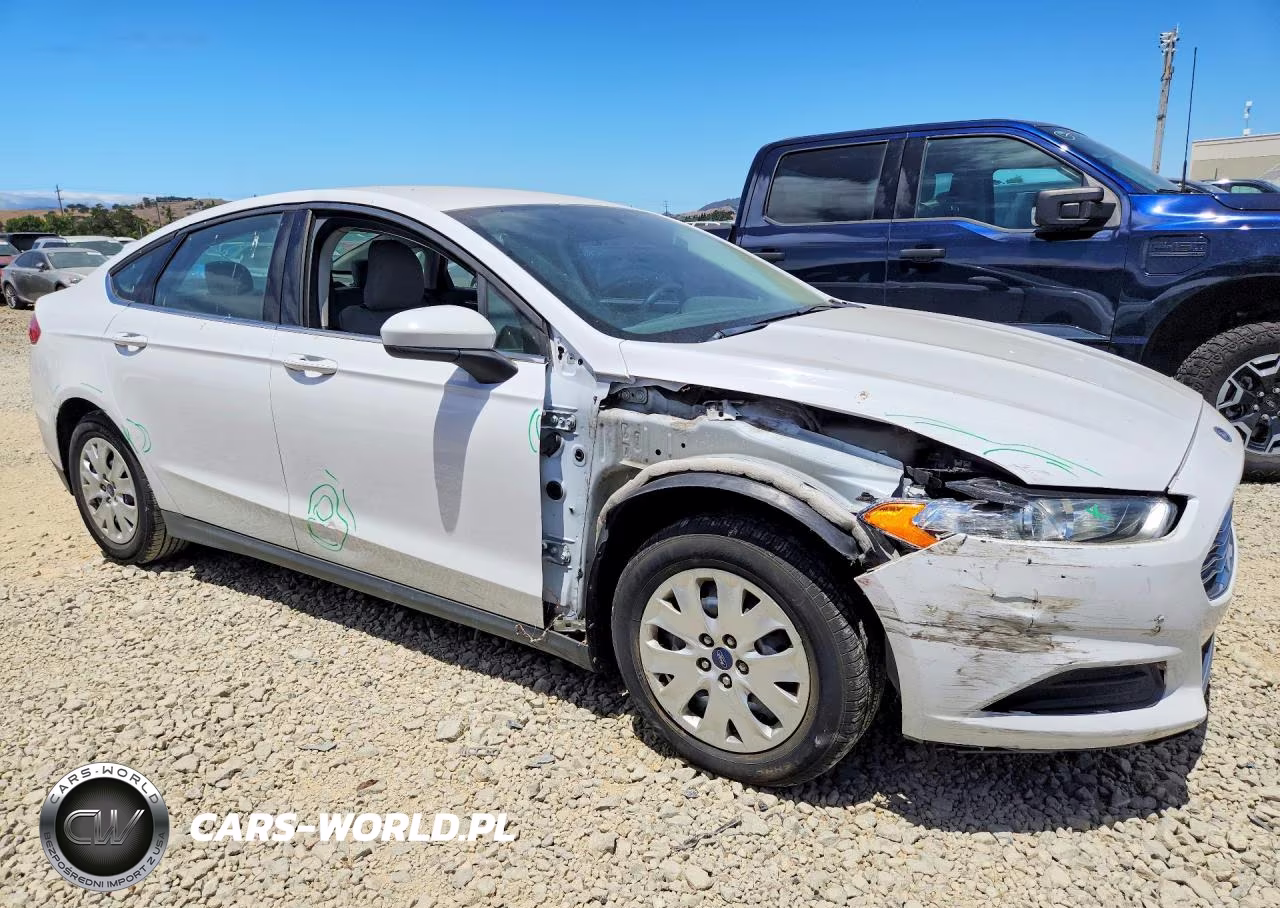 2013 Ford Fusion S VIN:3FA6P0G79DR284961 - 4