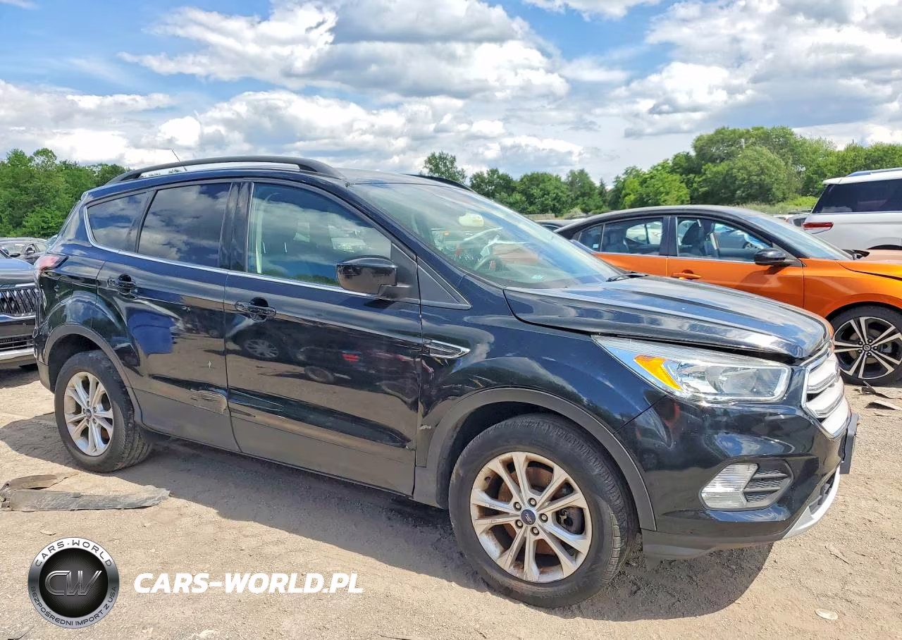 2018 Ford Escape Se VIN:1FMCU9GD5JUD38062 - 4