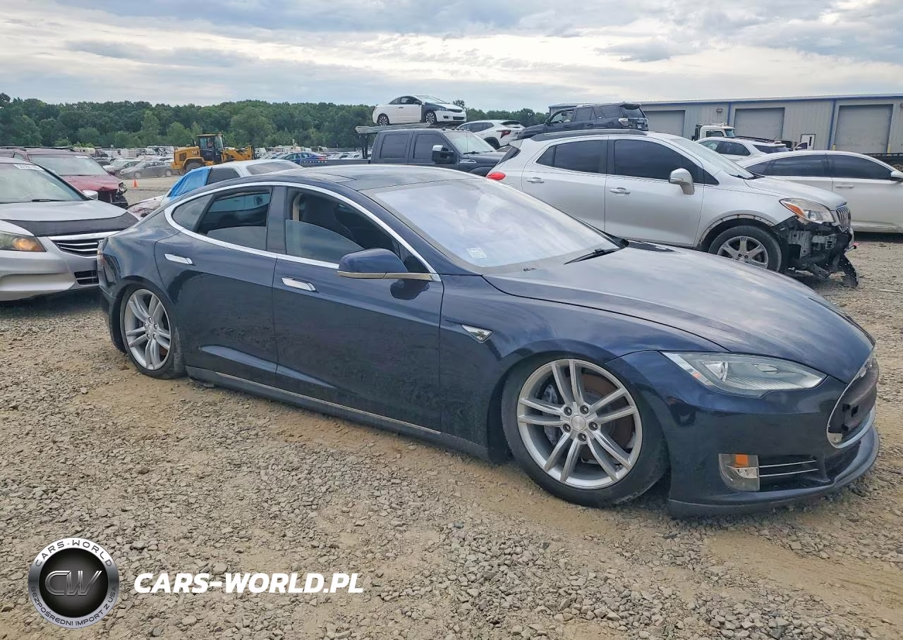 2013 Tesla Model S VIN:5YJSA1CG8DFP04863 - 4