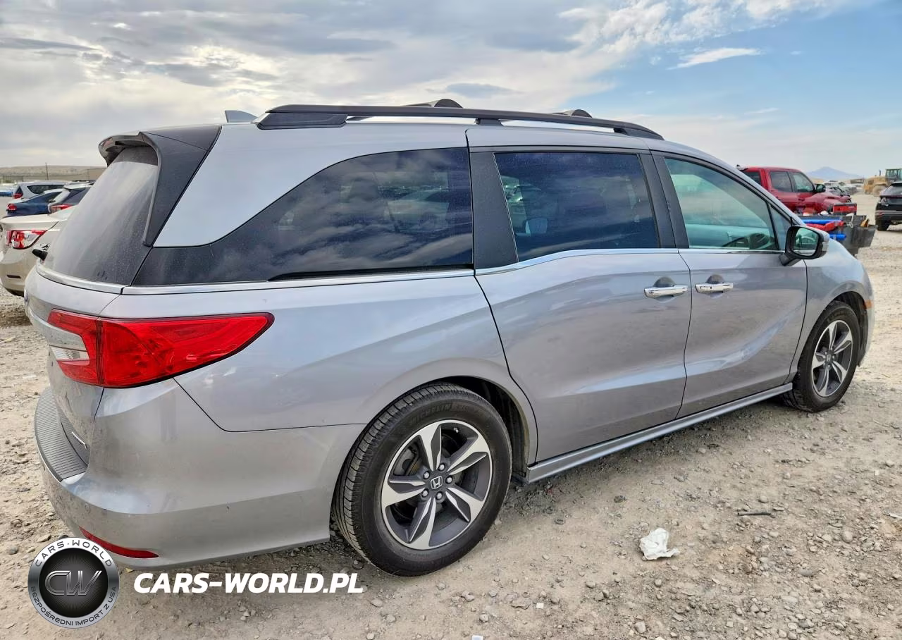 2019 Honda Odyssey Touring VIN:5FNRL6H8XKB078107 - 3