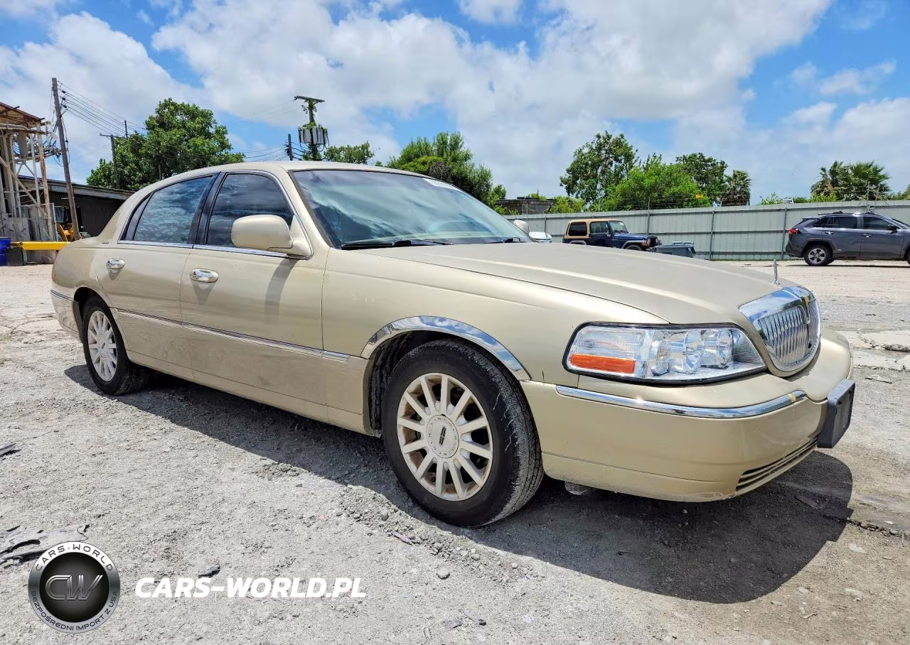 2007 Lincoln Town Car Signature VIN:1LNHM81W37Y615139 - 4