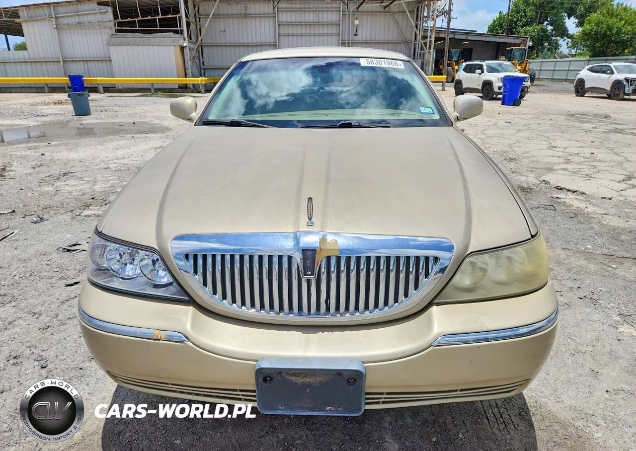 2007 Lincoln Town Car Signature VIN:1LNHM81W37Y615139 - 5